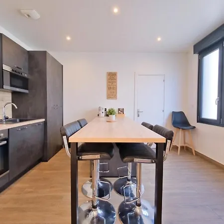 - Jacuzzi - Sauna - Air Conditioning * Reims
