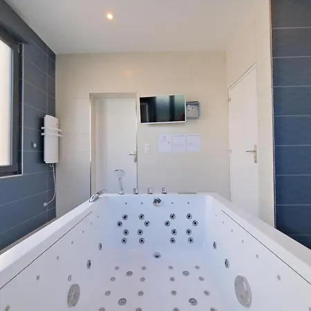 - Jacuzzi - Sauna - Air Conditioning * Reims