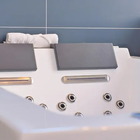 Apartment - Jacuzzi - Sauna - Air Conditioning