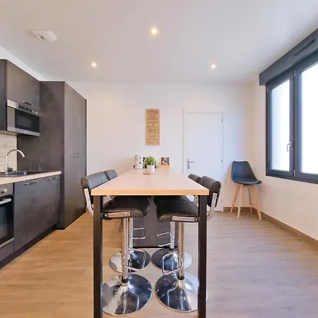 - Jacuzzi - Sauna - Air Conditioning *
