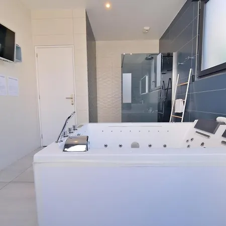 Apartamento - Jacuzzi - Sauna - Air Conditioning *